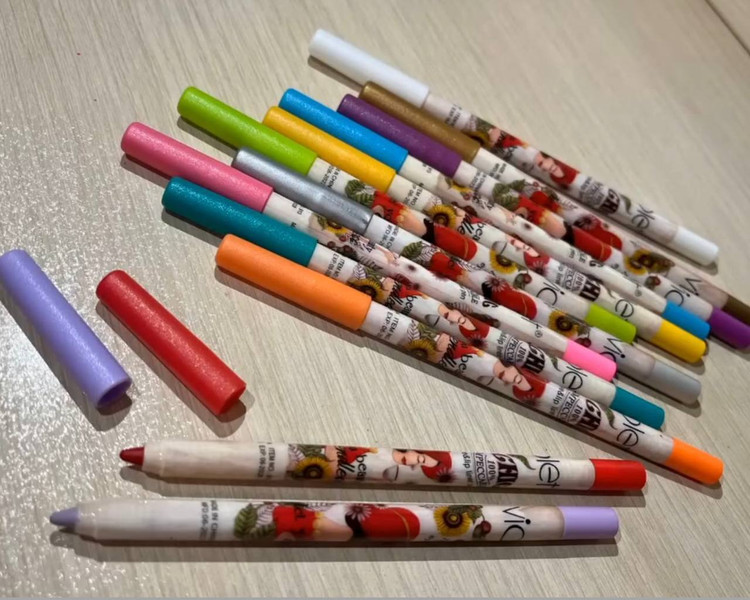 سایه چشم مدادی ضد چروک و سبک