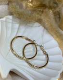 گوشواره حلقهای طلایی آبطلا با رنگ ثابت