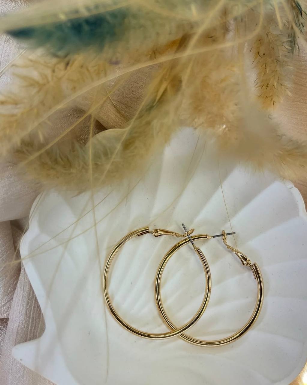 گوشواره حلقه‌ای کلاسیک مناسب استایل مجلسی