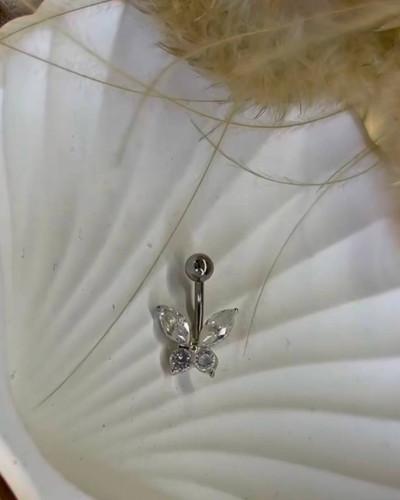 پرسینگ ناف پروانهای نگین دار نقرهای