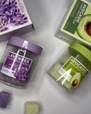 لایهبرداری ملایم و نرمکننده پوست با اسکراب ادامسی