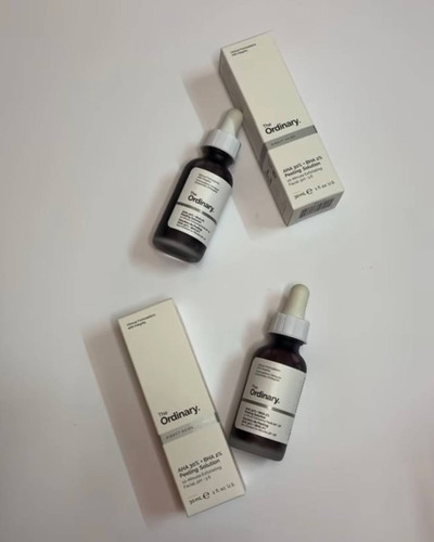 سرم ضد جوش با لایهبرداری ملایم برای پوست صاف